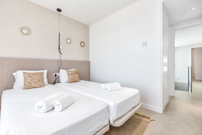 Image No.16-4 Bed Townhouse for sale