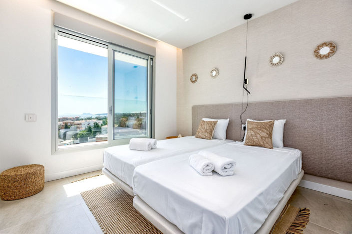 Image No.17-4 Bed Townhouse for sale