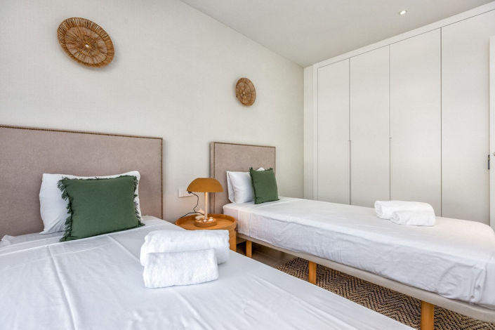 Image No.20-4 Bed Townhouse for sale