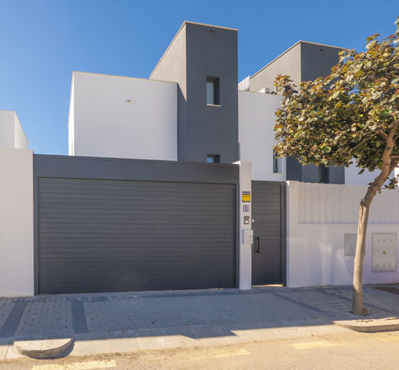 Image No.2-4 Bed Townhouse for sale