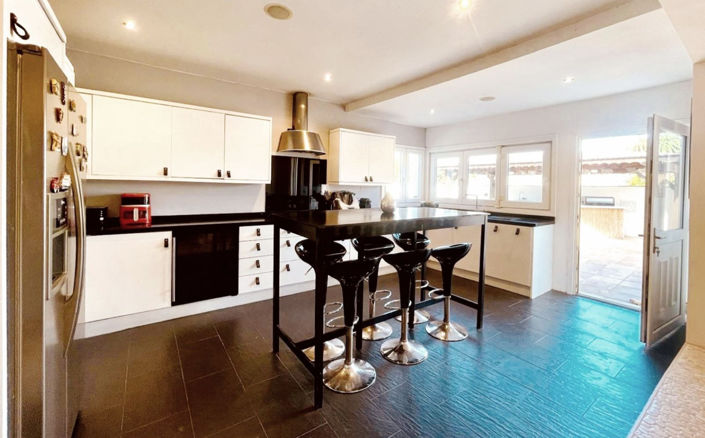 Image No.10-4 Bed Villa for sale