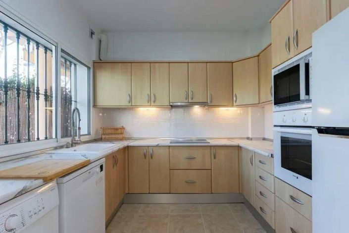 Image No.10-3 Bed Townhouse for sale