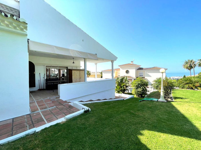 Image No.3-Villa de 4 chambres à vendre à Estepona