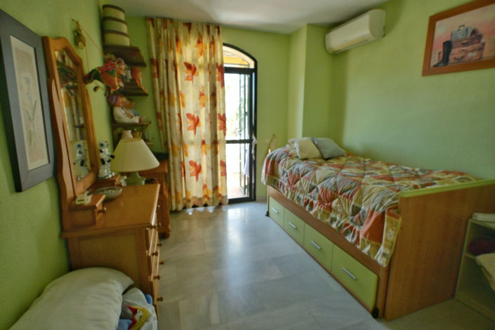 Image No.10-4 Bed Townhouse for sale