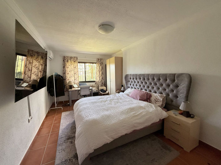 Image No.12-4 Bed Townhouse for sale