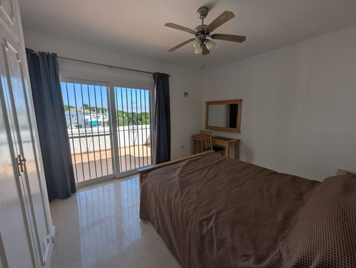 Image No.20-3 Bed Townhouse for sale