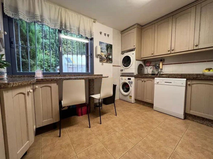 Image No.11-5 Bed Townhouse for sale