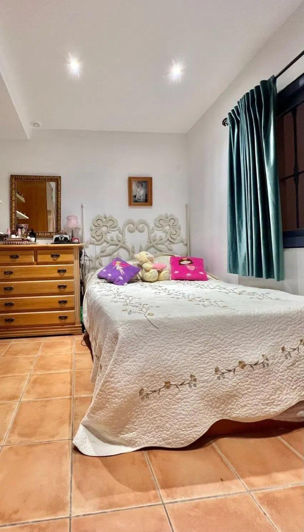 Image No.12-5 Bed Townhouse for sale