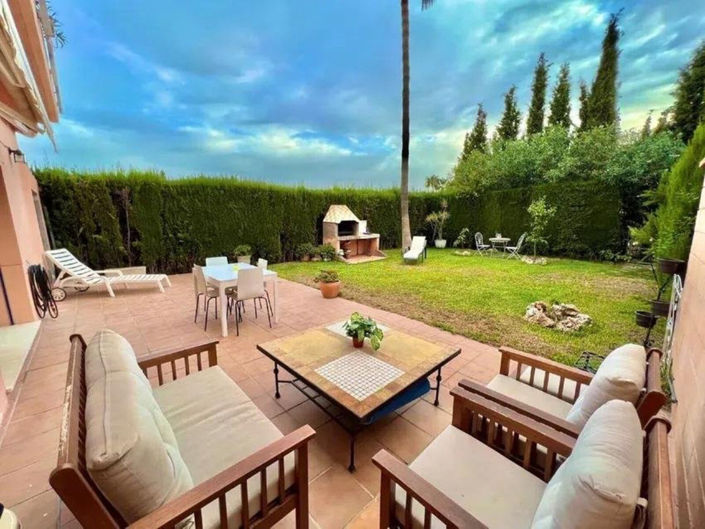 Image No.8-5 Bed Townhouse for sale