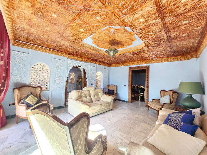 Image No.11-8 Bed Villa for sale