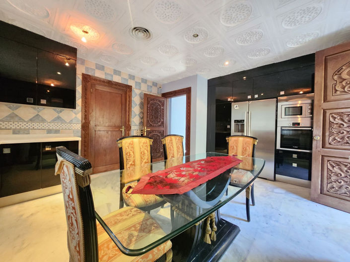 Image No.12-8 Bed Villa for sale