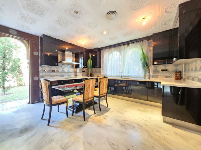 Image No.13-8 Bed Villa for sale