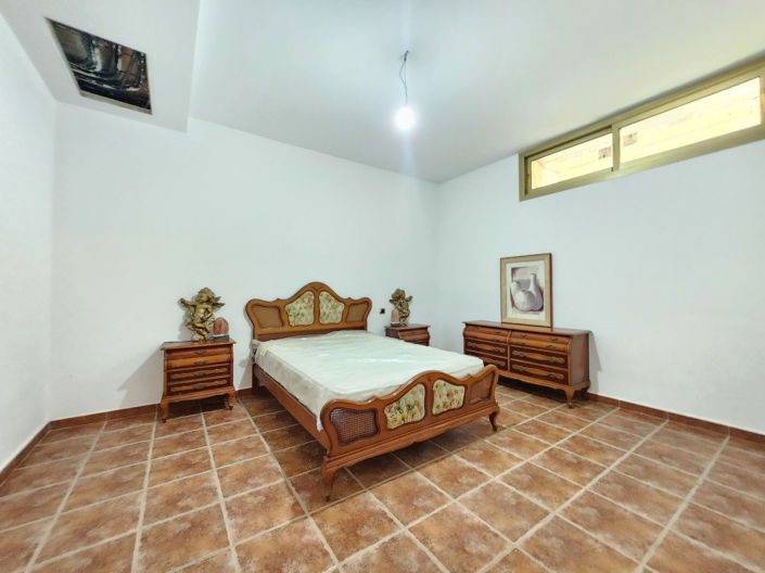 Image No.14-8 Bed Villa for sale