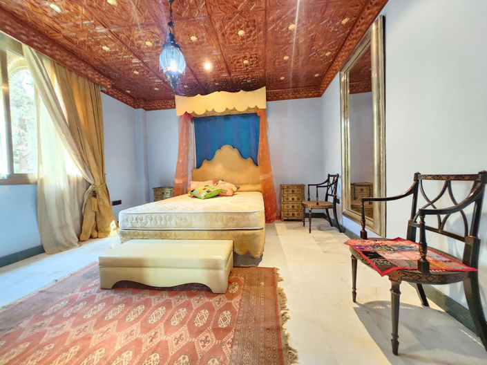 Image No.15-8 Bed Villa for sale