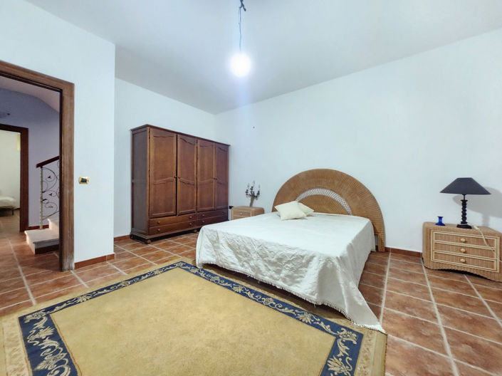 Image No.16-8 Bed Villa for sale