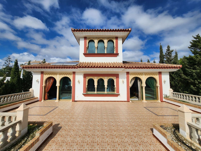 Image No.4-8 Bed Villa for sale