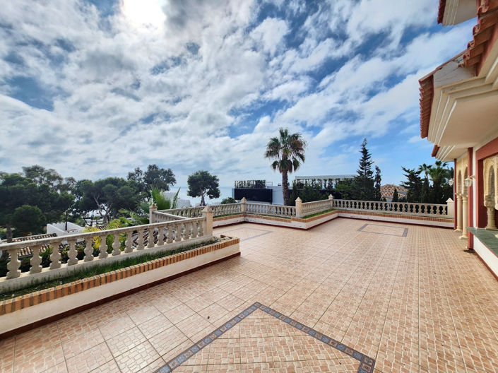 Image No.5-8 Bed Villa for sale