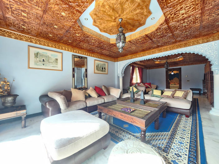 Image No.9-8 Bed Villa for sale