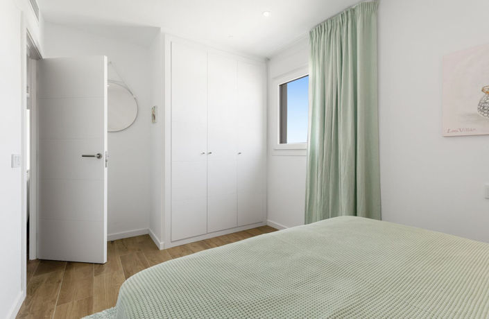 Image No.18-3 Bed Townhouse for sale