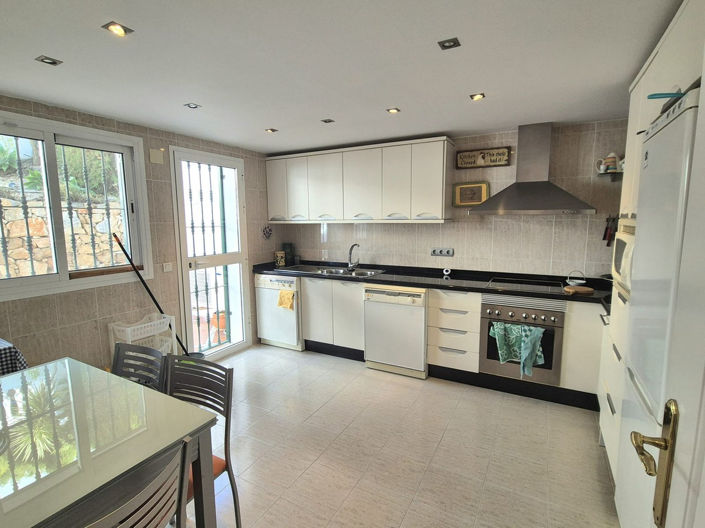 Image No.11-3 Bed Townhouse for sale