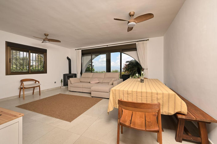 Image No.8-3 Bed Townhouse for sale