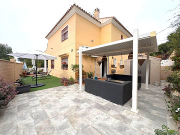 uxuwqealyn22-bcf8e6250e0bab365f900a8ac31ac040