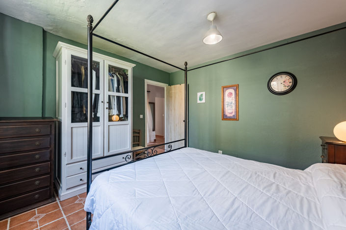 Image No.12-4 Bed Townhouse for sale