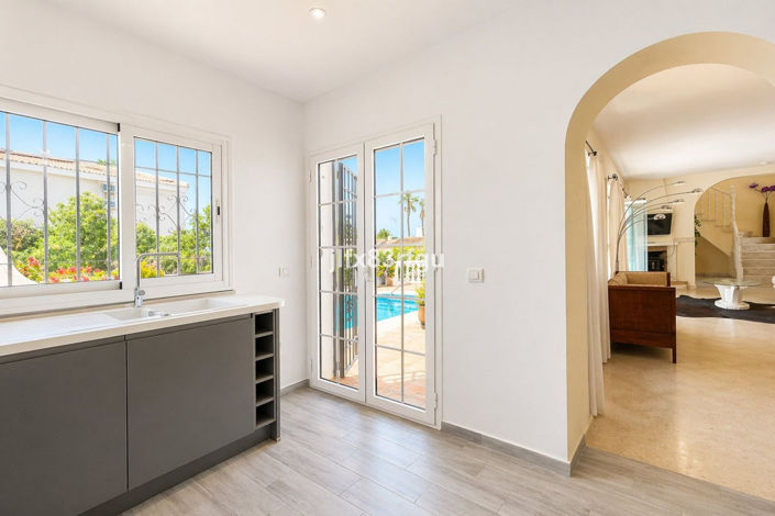 Image No.11-4 Bed Villa for sale