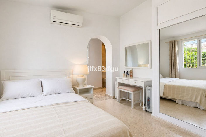 Image No.15-4 Bed Villa for sale