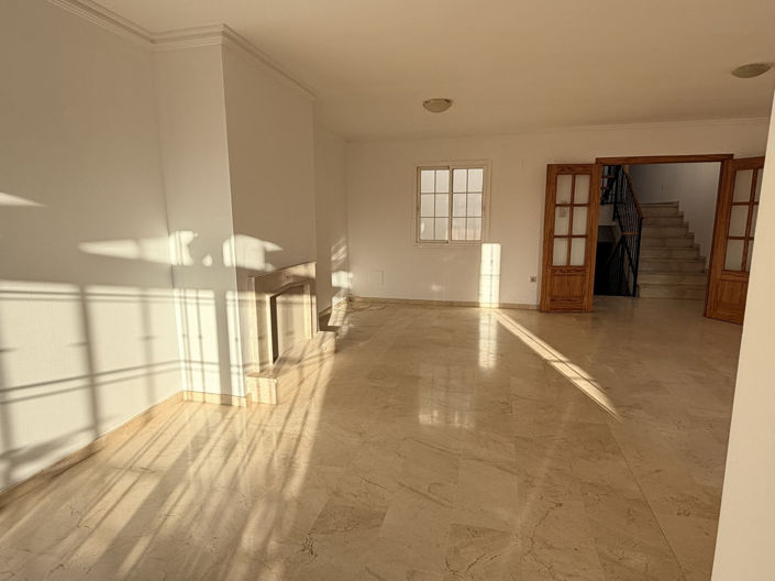 Image No.4-4 Bed Townhouse for sale