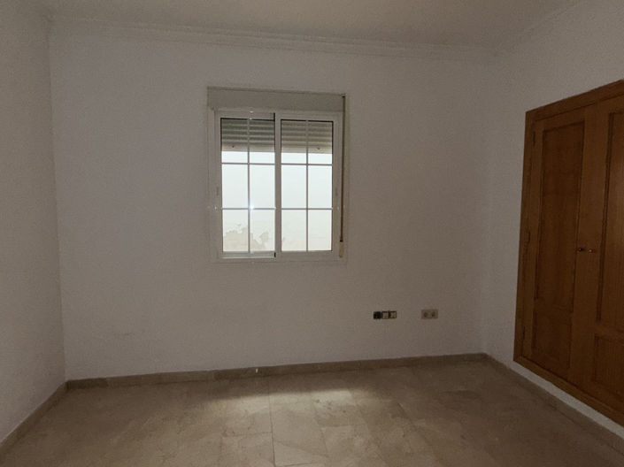 Image No.9-4 Bed Townhouse for sale