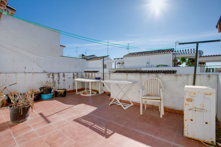Image No.2-4 Bed Townhouse for sale