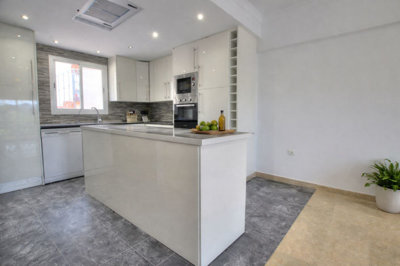 aiqmlucb2ao5-3595ad71cbd87be6c3643a4285ef4791