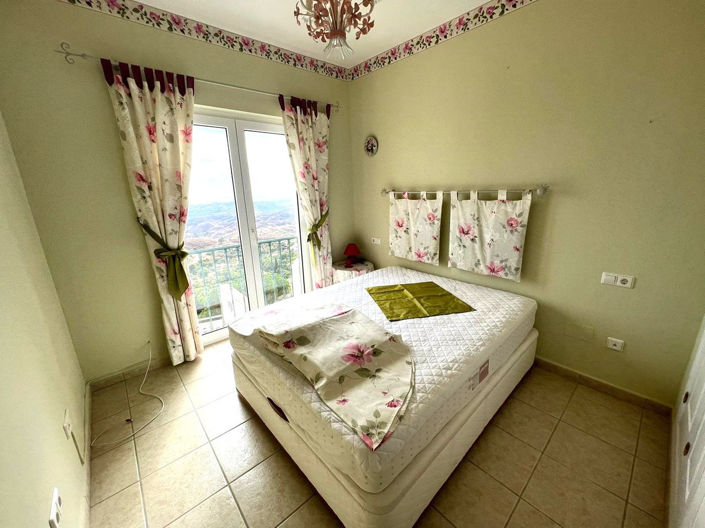 Image No.8-3 Bed Townhouse for sale