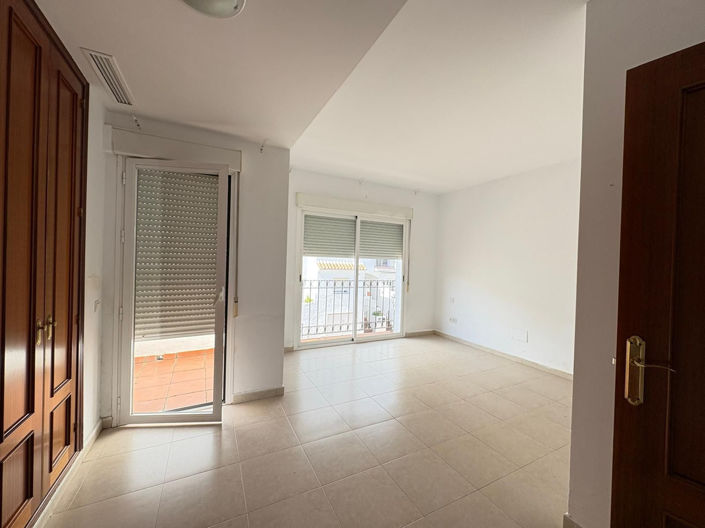 Image No.7-4 Bed Townhouse for sale