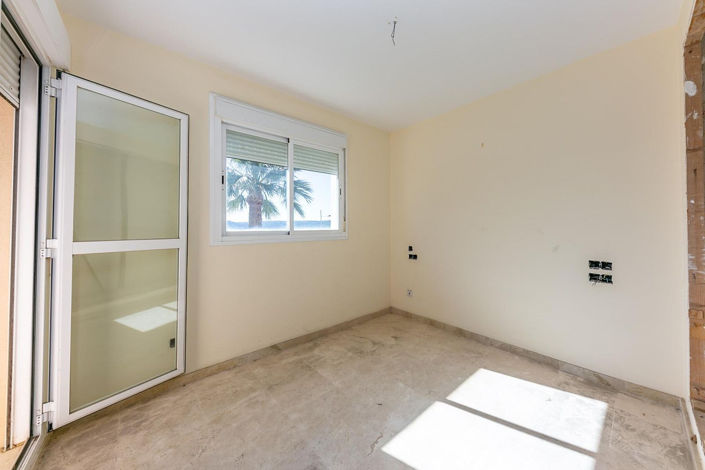 Image No.10-3 Bed Townhouse for sale