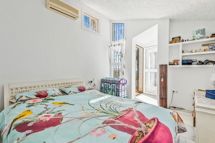 Image No.17-3 Bed Townhouse for sale