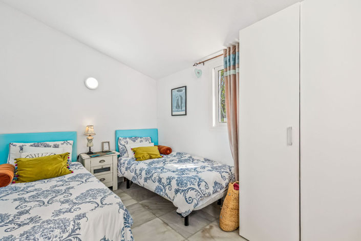 Image No.18-3 Bed Townhouse for sale