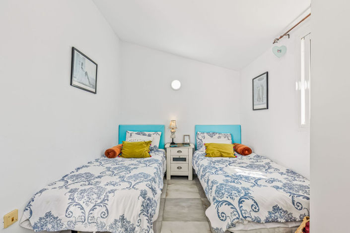 Image No.19-3 Bed Townhouse for sale