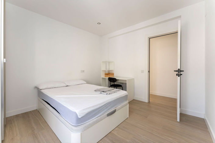 Image No.13-6 Bed Townhouse for sale