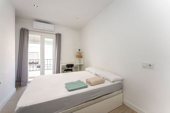 Image No.16-6 Bed Townhouse for sale