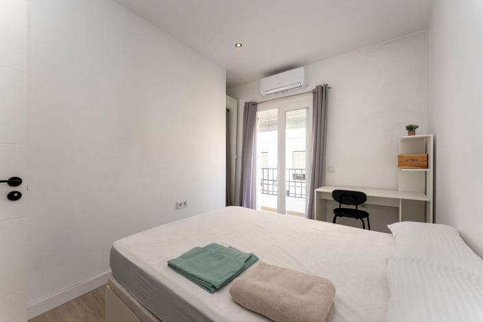 Image No.17-6 Bed Townhouse for sale