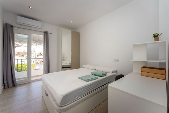 Image No.18-6 Bed Townhouse for sale