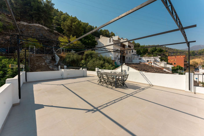 Image No.3-6 Bed Townhouse for sale