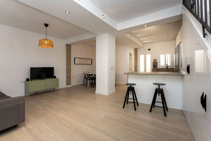 Image No.7-6 Bed Townhouse for sale