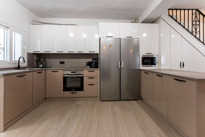 Image No.9-6 Bed Townhouse for sale