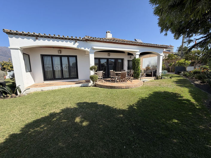 Image No.2-Villa de 3 chambres à vendre à Estepona
