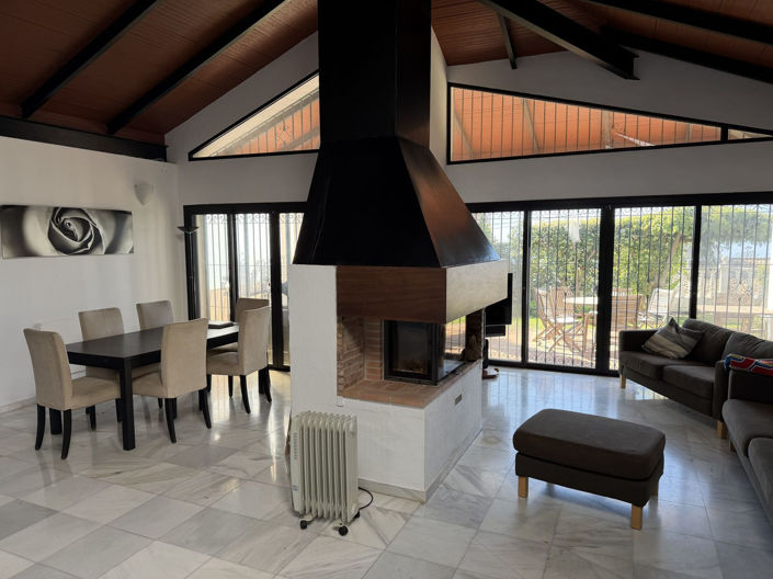 Image No.3-Villa de 3 chambres à vendre à Estepona