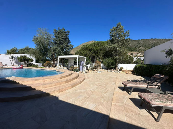 Image No.2-4 Bed Villa for sale