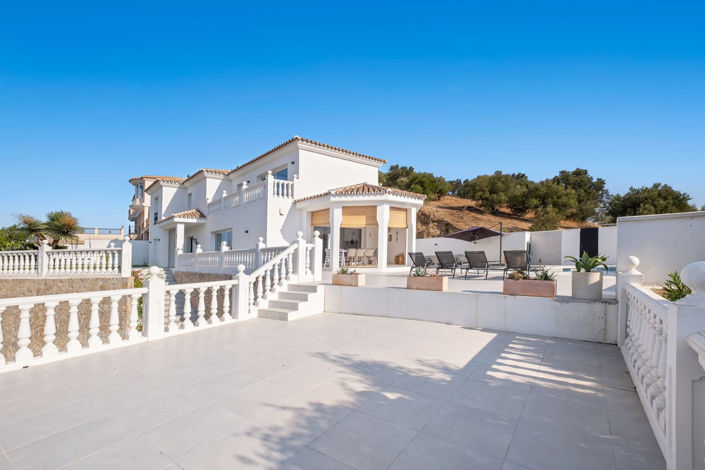Image No.3-6 Bed Villa for sale